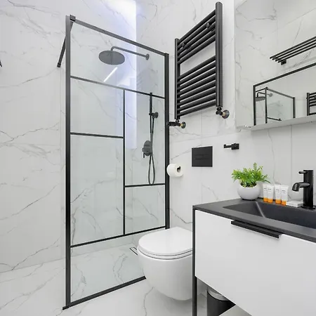 Appartement Exclusive Grey And Red In Center By Renters Varsovie