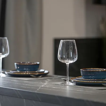 Lejlighed Exclusive Grey And Red In Center By Renters *