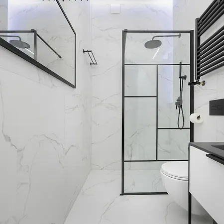 Exclusive Grey And Red In Center By Renters Апартаменты