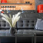 Exclusive Grey And Red In Center By Renters 公寓