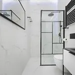 Exclusive Grey And Red In Center By Renters 公寓
