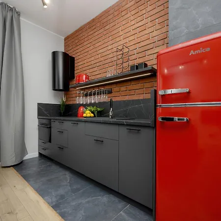 Exclusive Grey And Red In Center By Renters * 华沙